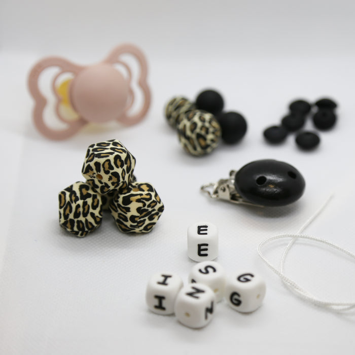 Kantig silikonpärla, leopard, 18mm