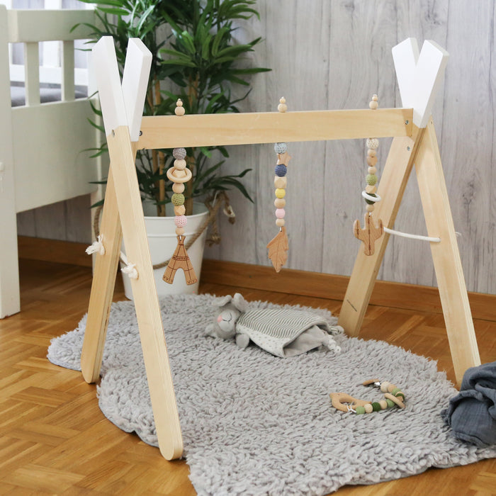 Naturlig träfigur, berlock "tipi"