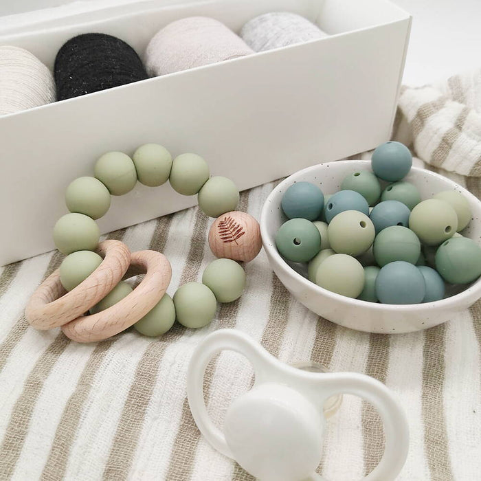 Set med silikonpärlor, "dusty green", 15mm, 15-pack