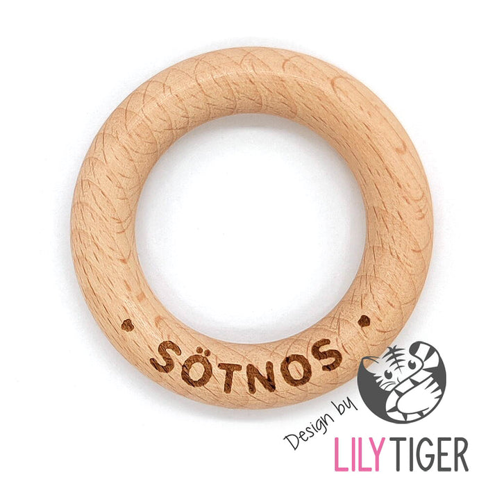 Graverad träring "SÖTNOS", 5,5cm