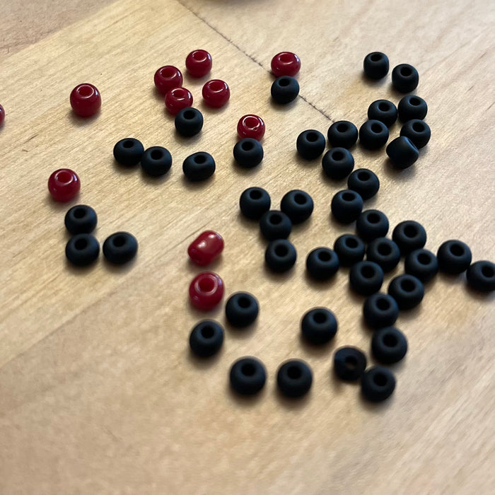 Seed Beads, 4mm, frostad mattsvart