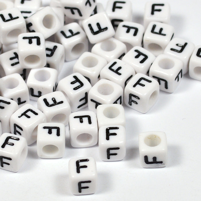 Vita bokstavspärlor, kub, 6mm, A–Z