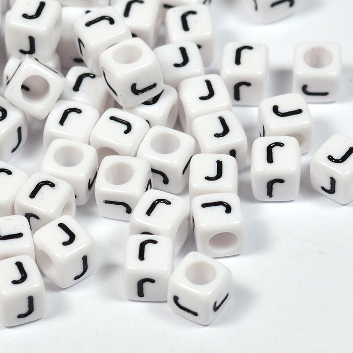 Vita bokstavspärlor, kub, 6mm, A–Z