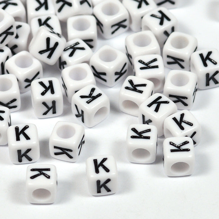 Vita bokstavspärlor, kub, 6mm, A–Z
