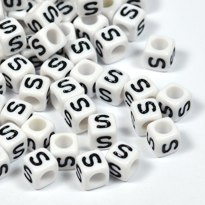Vita bokstavspärlor, kub, 6mm, A–Z
