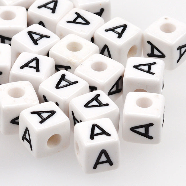 Vita bokstavspärlor, kub, 10mm, A–Z