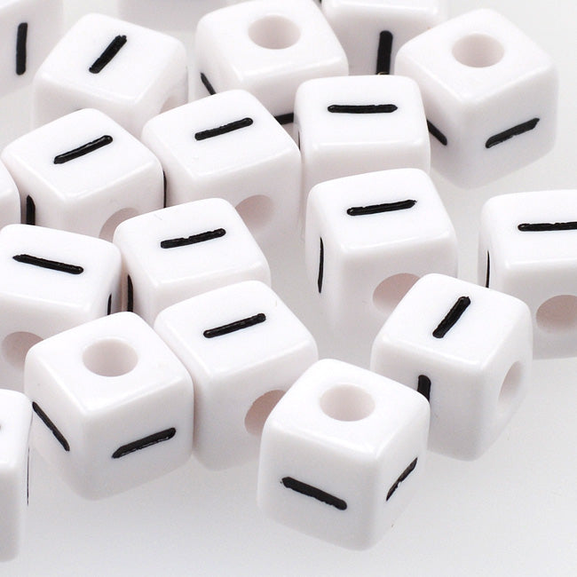 Vita bokstavspärlor, kub, 10mm, A–Z