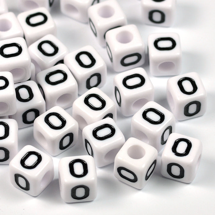 Vita bokstavspärlor, kub, 8mm, A–Z