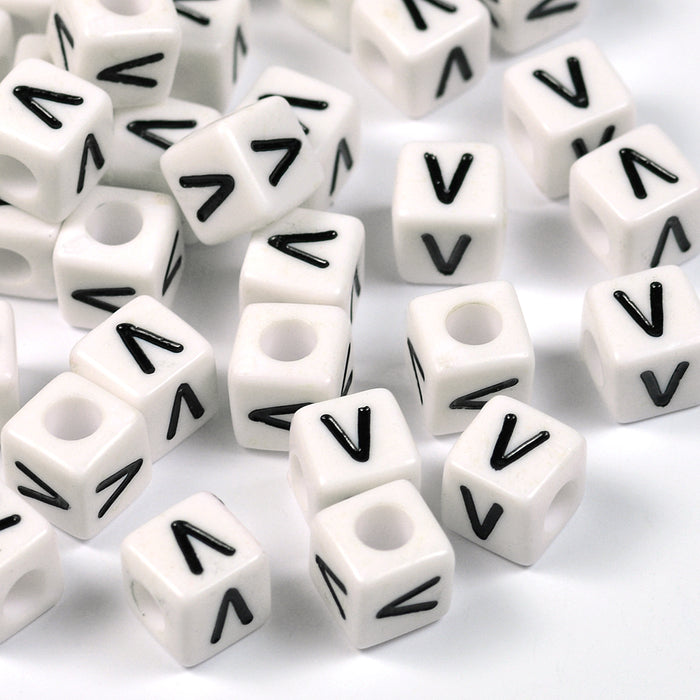 Vita bokstavspärlor, kub, 8mm, A–Z
