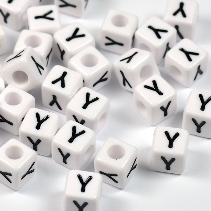 Vita bokstavspärlor, kub, 8mm, A–Z