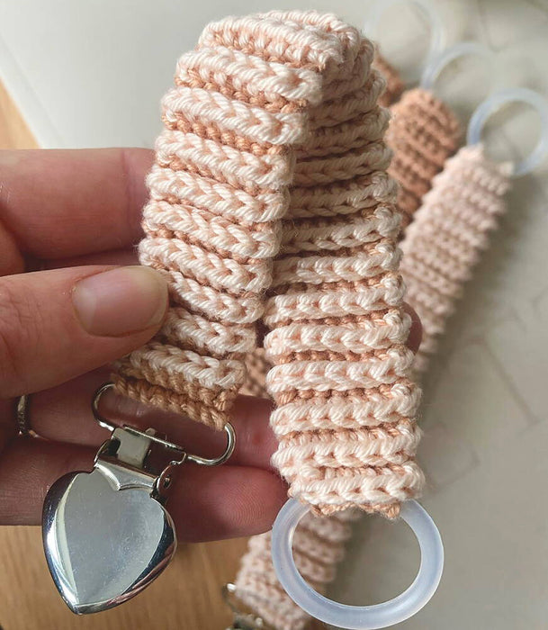 Crochet pattern, pacifier holder INGEBORG
