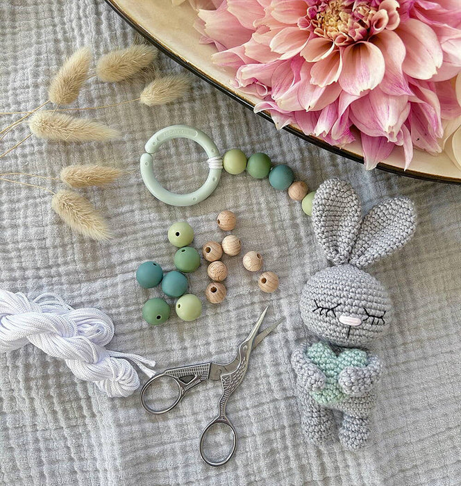 Crochet pattern, rabbit with heart