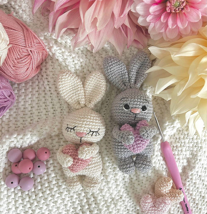 Crochet pattern, rabbit with heart