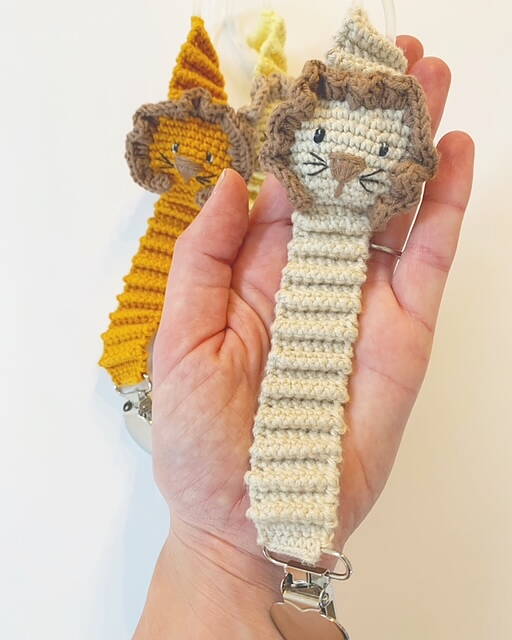 Crochet pattern, SIGGE 3-in-1 : Pendant, rattle &amp; pacifier holder