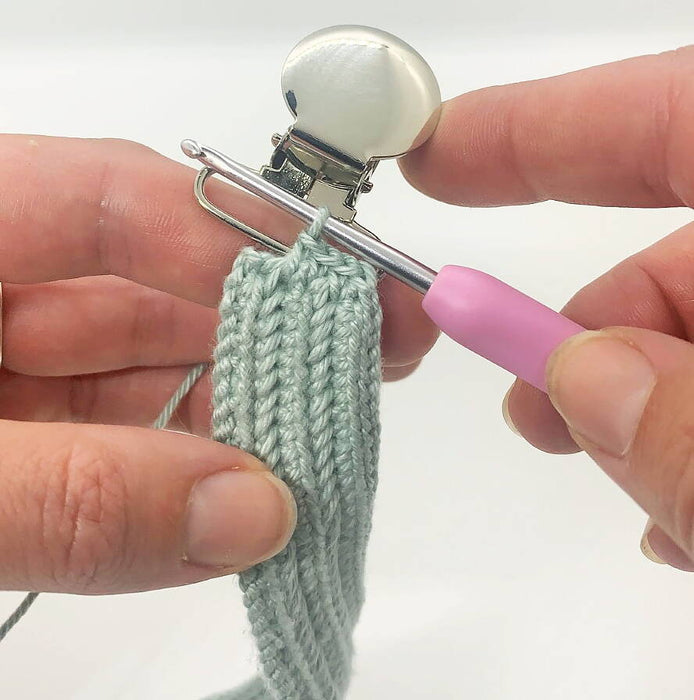 Crochet pattern, pacifier holder VIGGO