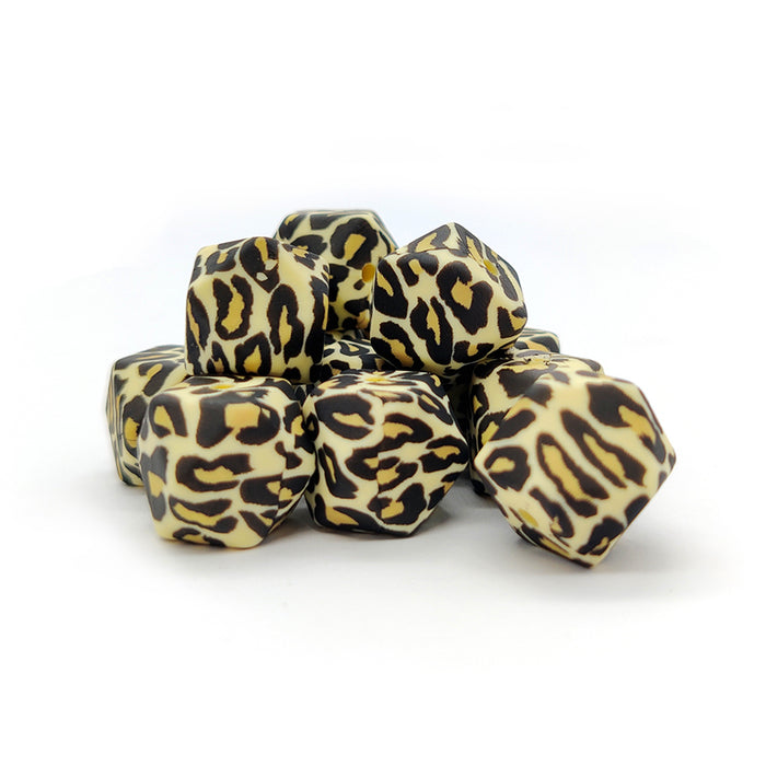 Kantet silikonperle, leopard, 14 mm