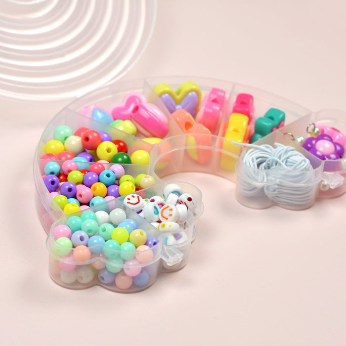 Glada pärlor i regnbågslåda