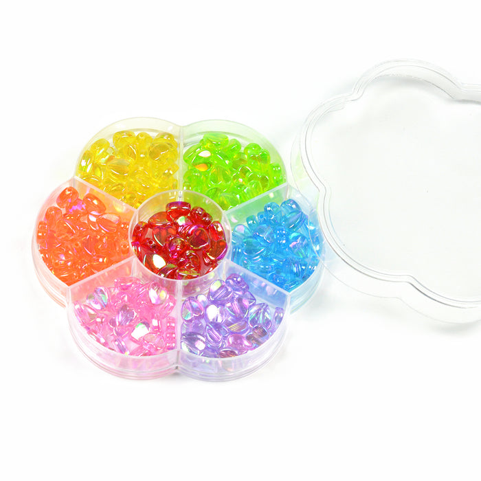 Pyssellåda med hjärtan i regnbågsfärger